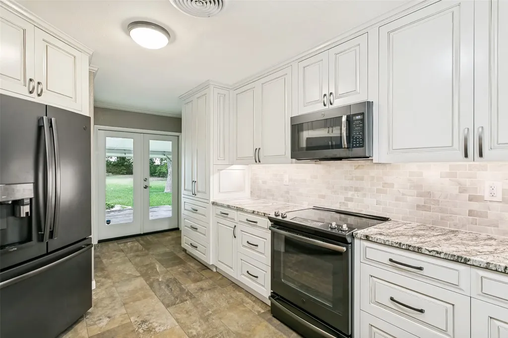 1126 Warden Street Benbrook TX 76126