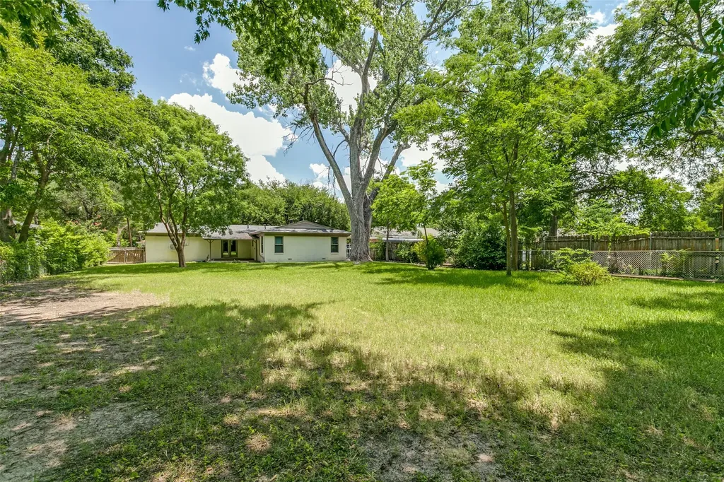 1126 Warden Street Benbrook TX 76126