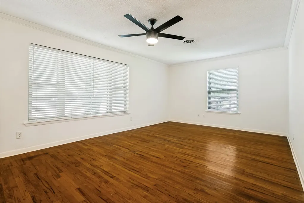 1126 Warden Street Benbrook TX 76126