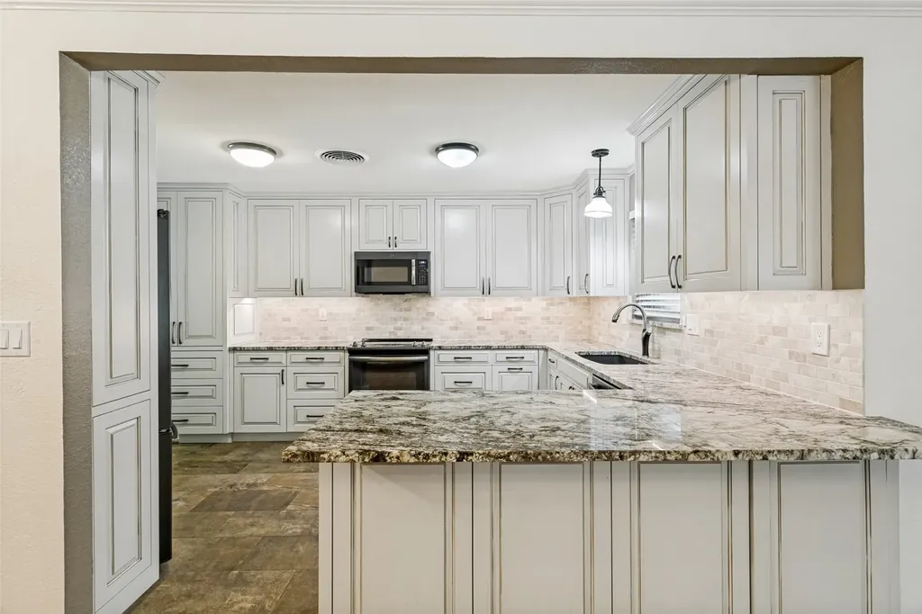 1126 Warden Street Benbrook TX 76126