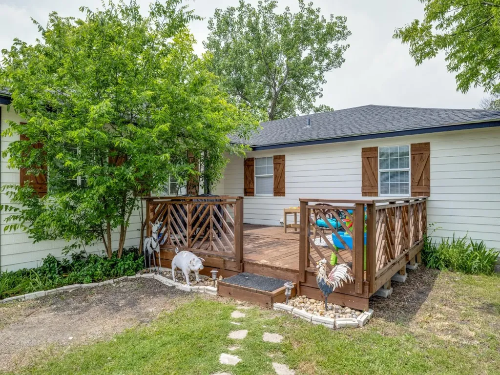 411 W Houston Street Leonard TX 75452