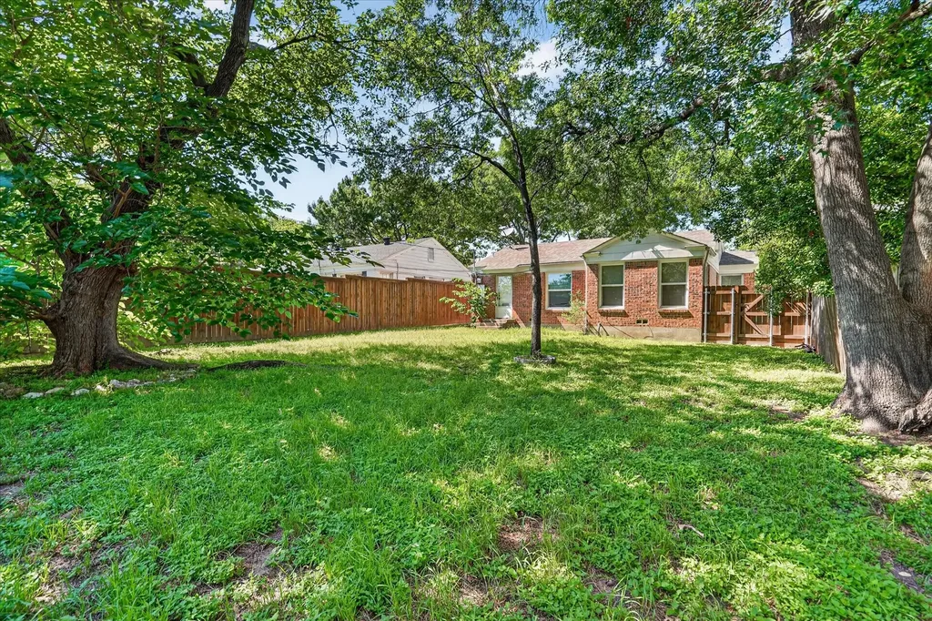 4309 Curzon Avenue Fort Worth TX 76107