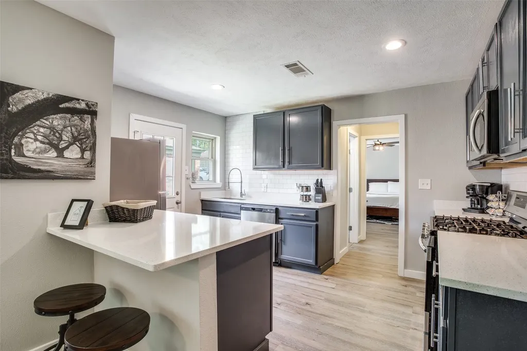 410 N Oak Cliff Boulevard Dallas TX 75208