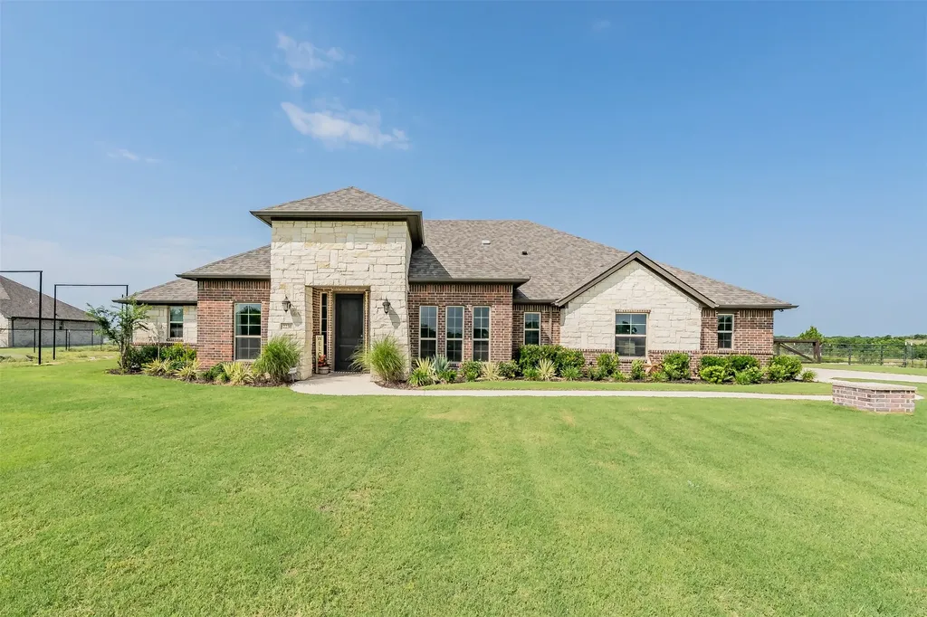 2230 County Road 2360 Decatur TX 76234