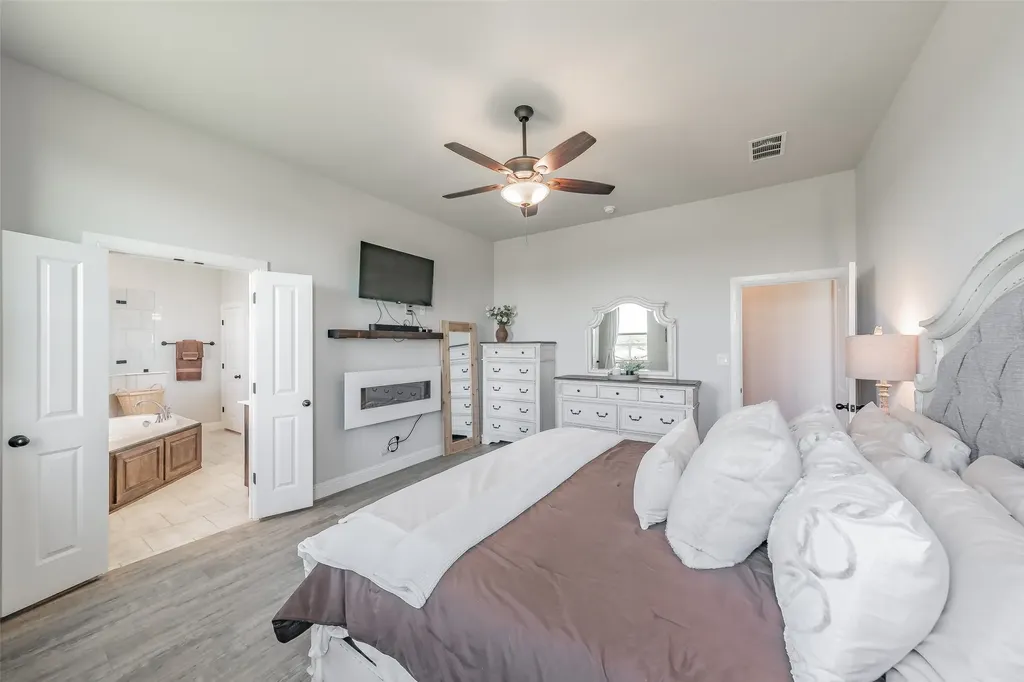 2230 County Road 2360 Decatur TX 76234