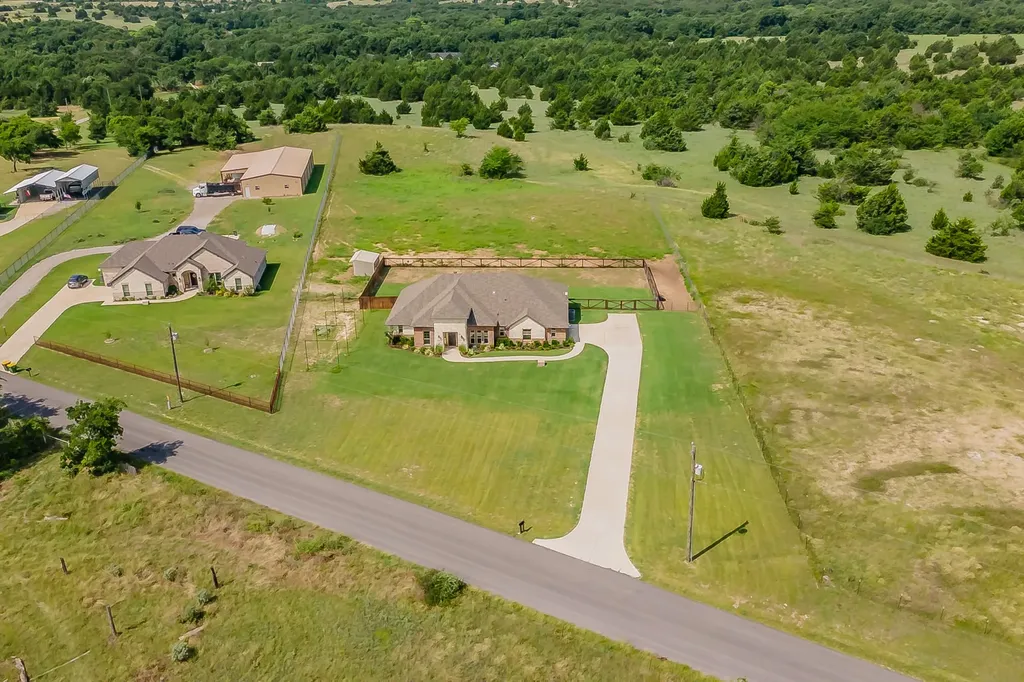 2230 County Road 2360 Decatur TX 76234