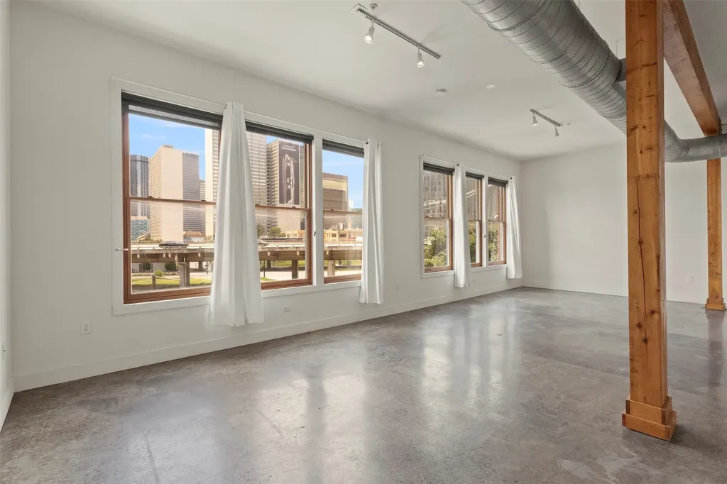 2502 Live Oak Street Dallas TX 75204