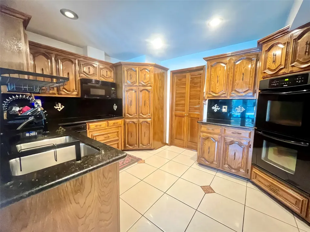 1826 Green Tree Lane Duncanville TX 75137