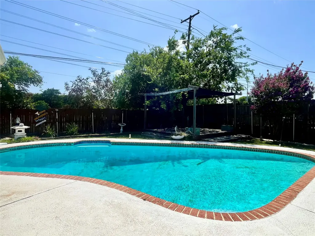 1826 Green Tree Lane Duncanville TX 75137