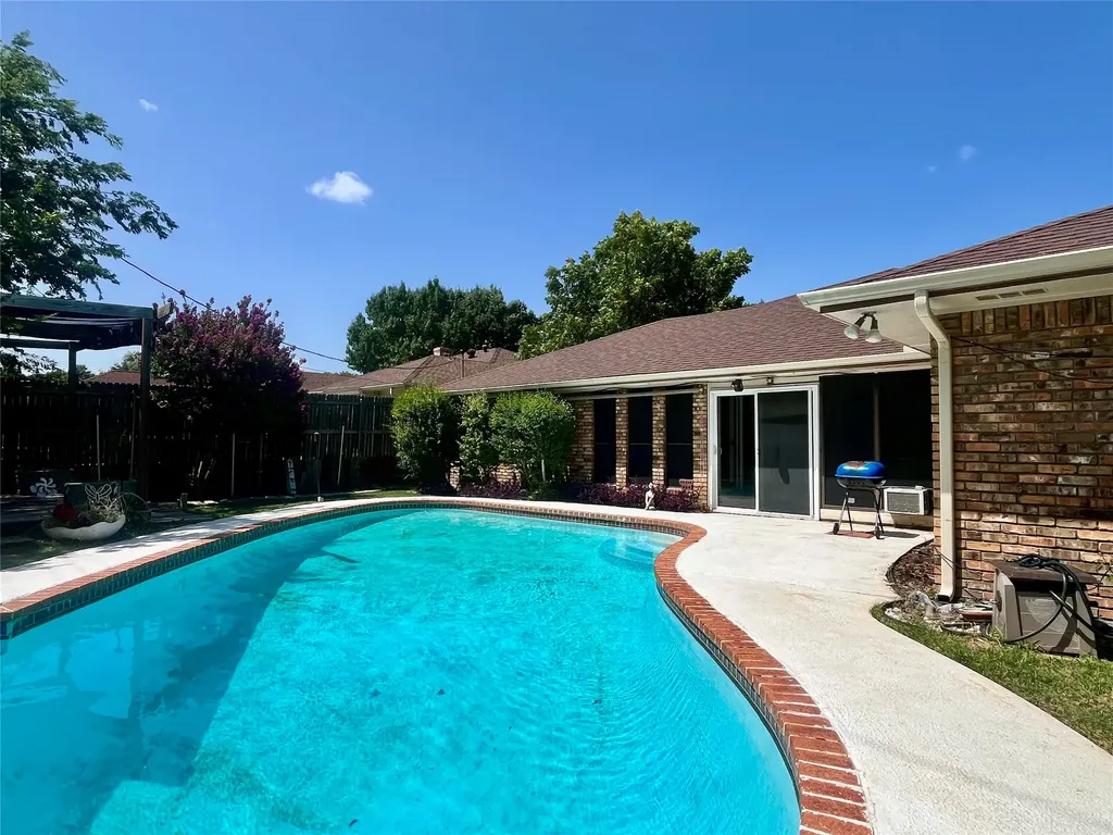 1826 Green Tree Lane Duncanville TX 75137