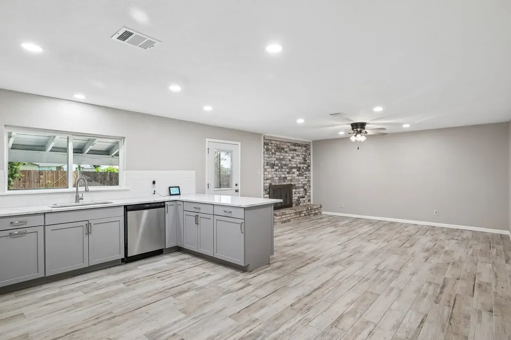 3049 Ravine Trail Carrollton TX 75007