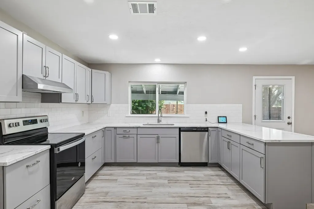 3049 Ravine Trail Carrollton TX 75007