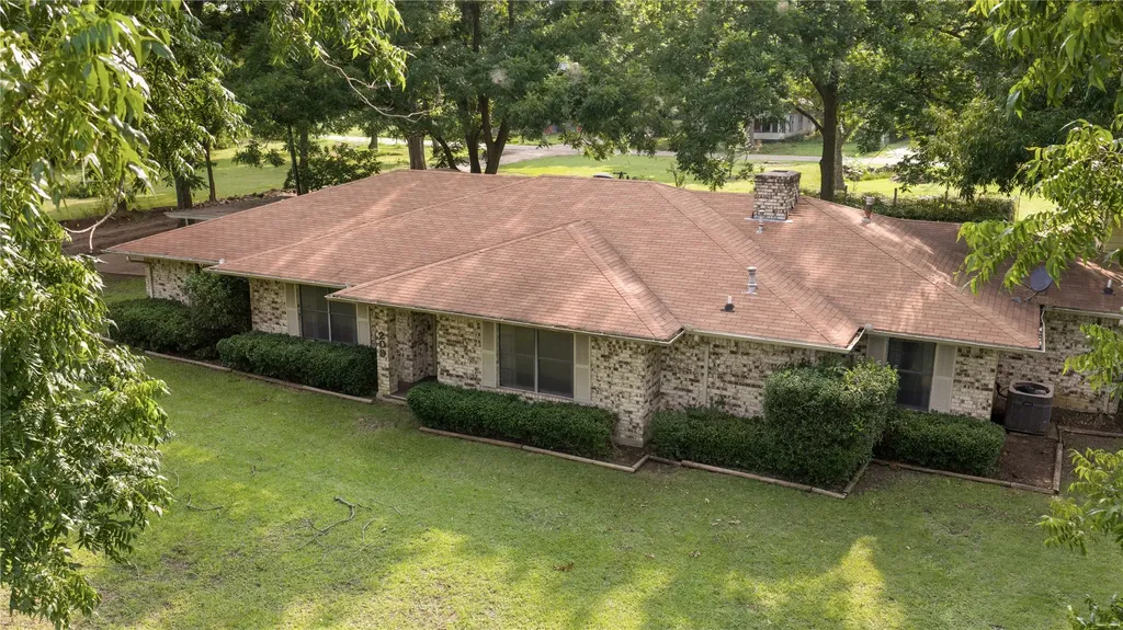 209 N Harrison Street Roxton TX 75477