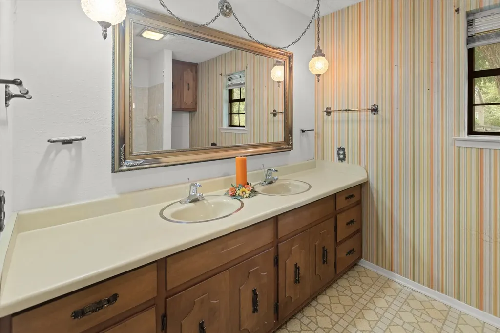 209 N Harrison Street Roxton TX 75477