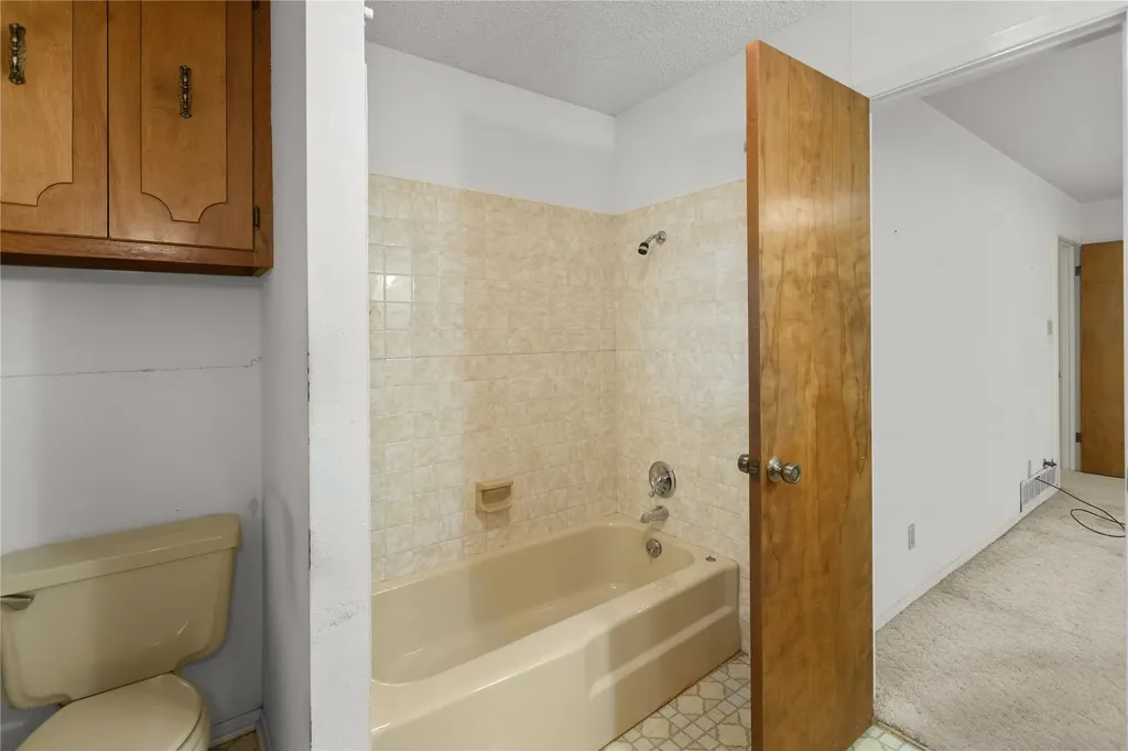 209 N Harrison Street Roxton TX 75477