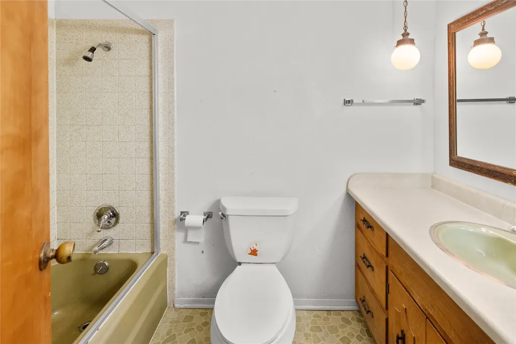209 N Harrison Street Roxton TX 75477