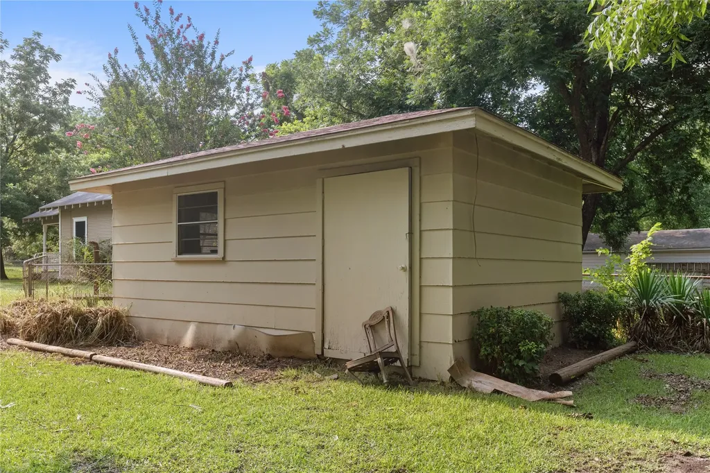 209 N Harrison Street Roxton TX 75477