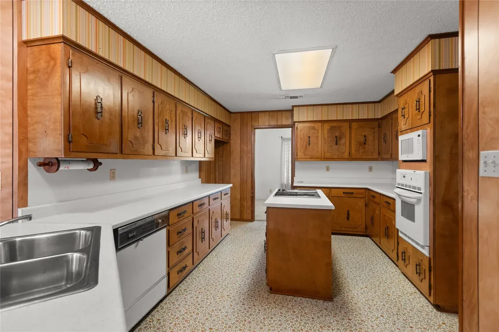 209 N Harrison Street Roxton TX 75477