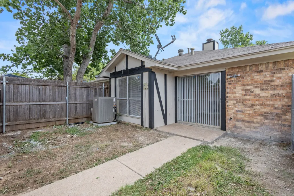 2526 Lido Lane Arlington TX 76015