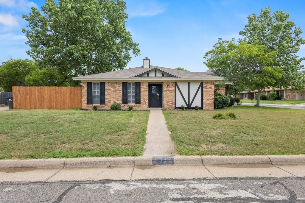 2526 Lido Lane Arlington TX 76015