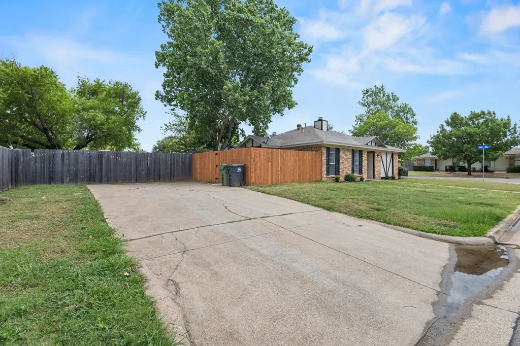 2526 Lido Lane Arlington TX 76015