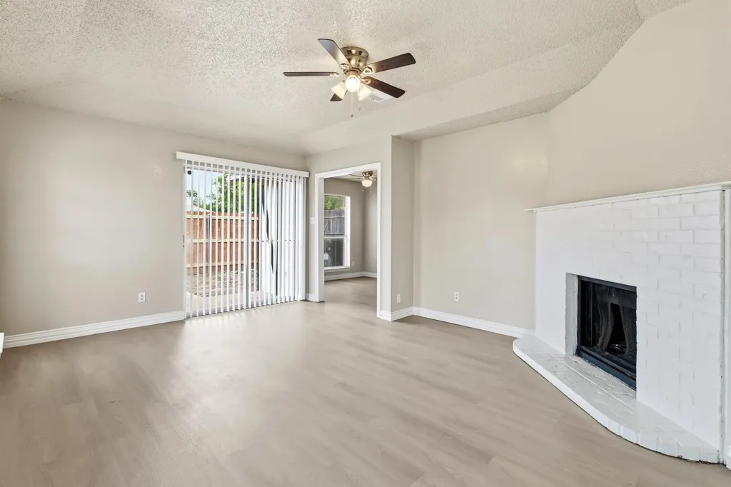 2526 Lido Lane Arlington TX 76015