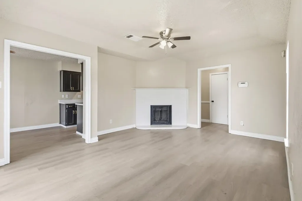 2526 Lido Lane Arlington TX 76015