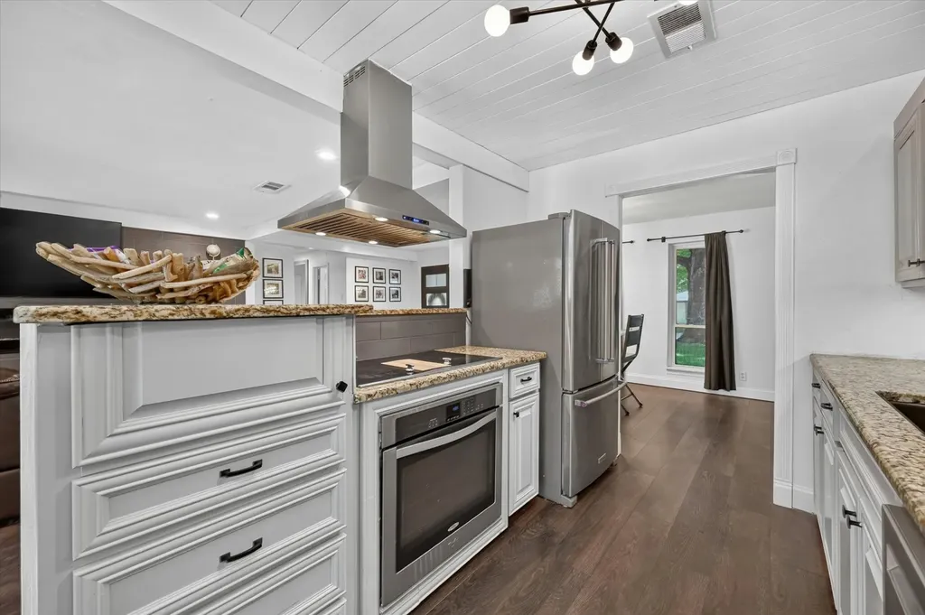 8920 Kincaid Drive Benbrook TX 76116