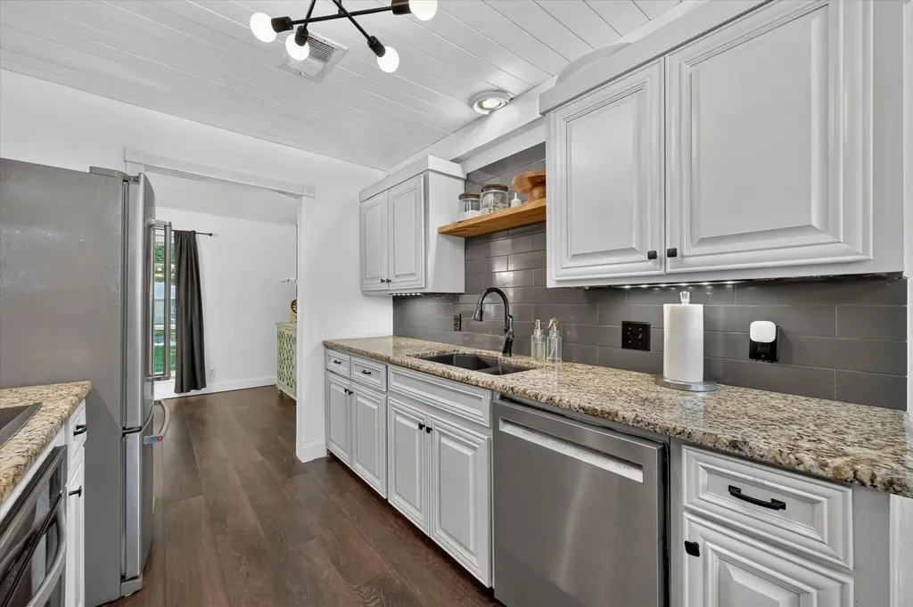 8920 Kincaid Drive Benbrook TX 76116