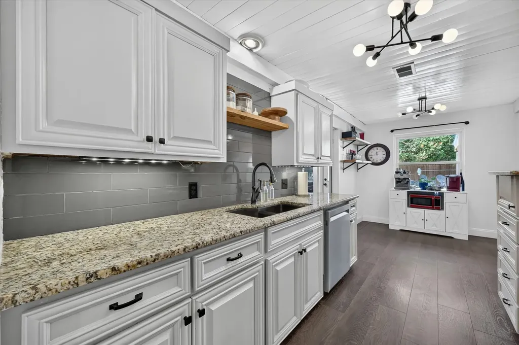 8920 Kincaid Drive Benbrook TX 76116
