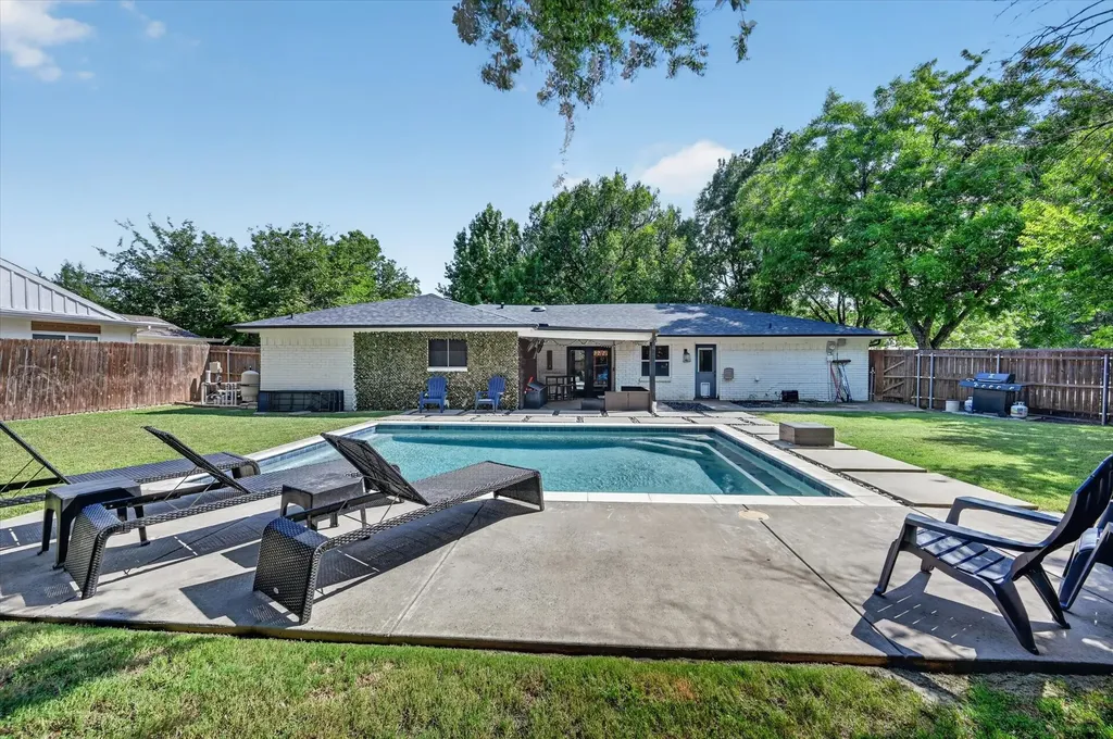 8920 Kincaid Drive Benbrook TX 76116