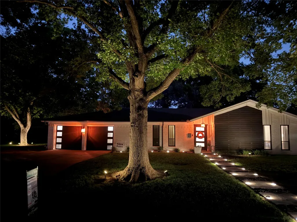 8920 Kincaid Drive Benbrook TX 76116