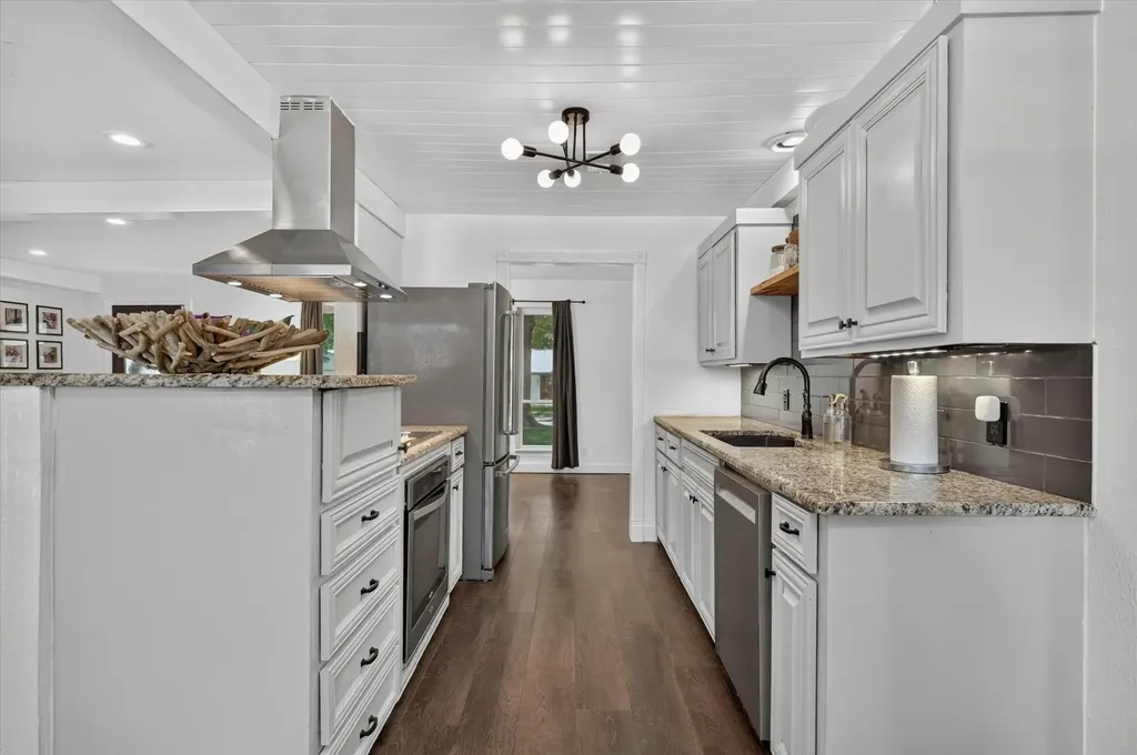 8920 Kincaid Drive Benbrook TX 76116