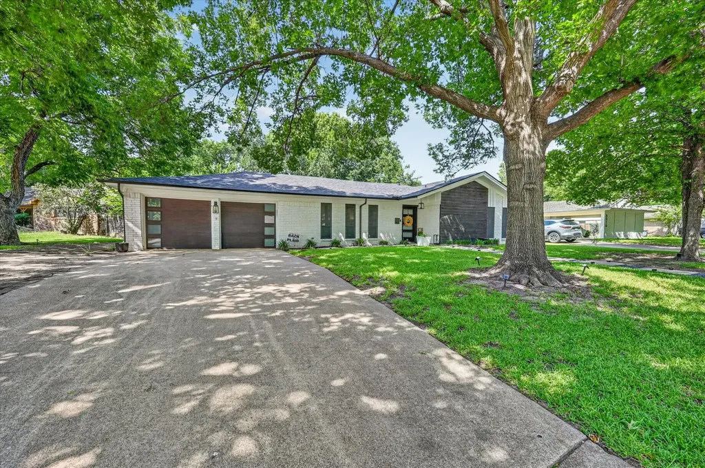 8920 Kincaid Drive Benbrook TX 76116