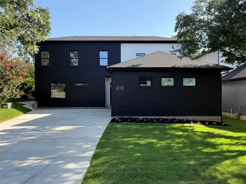 210 Silverleaf Drive Fort Worth TX 76112