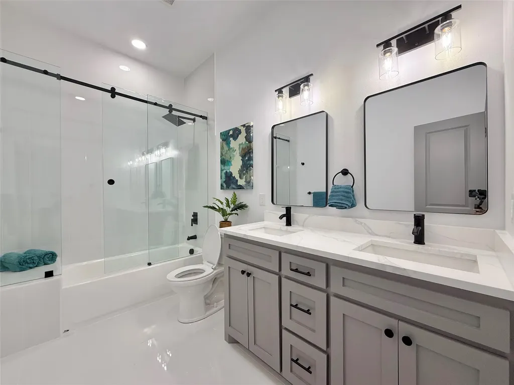 210 Silverleaf Drive Fort Worth TX 76112