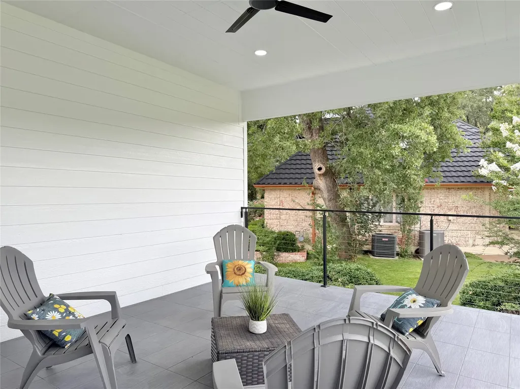 210 Silverleaf Drive Fort Worth TX 76112