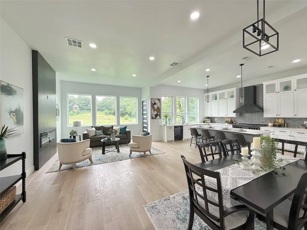 210 Silverleaf Drive Fort Worth TX 76112
