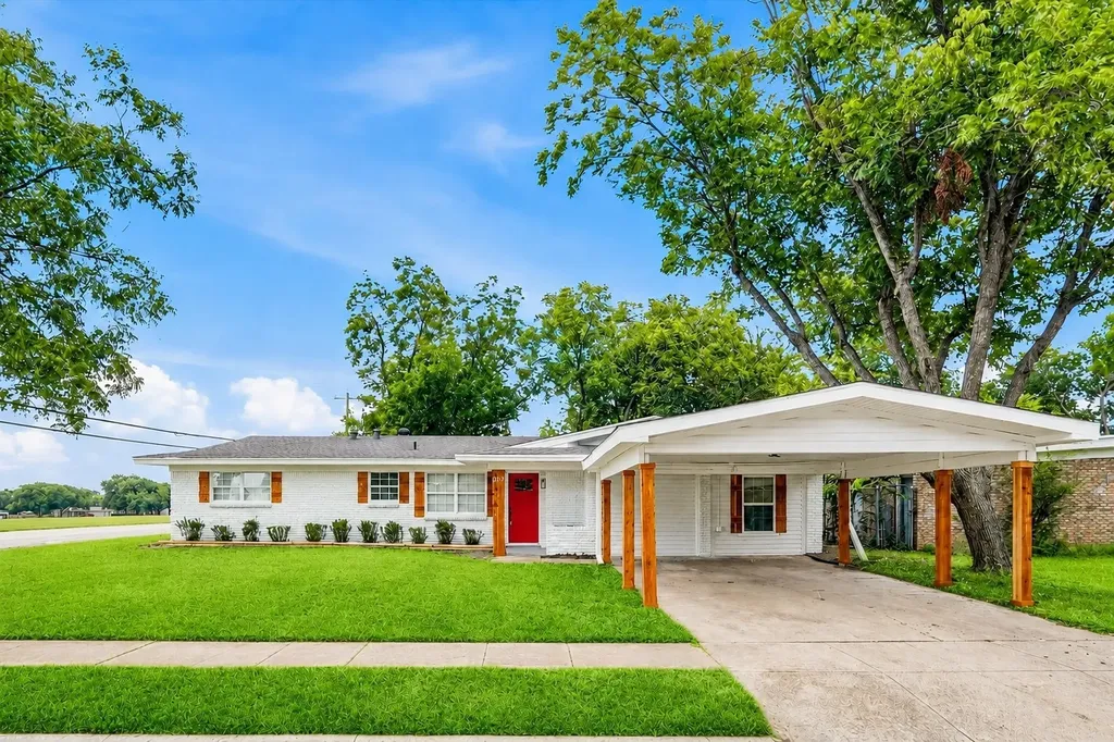 1301 Manor Drive Cleburne TX 76033