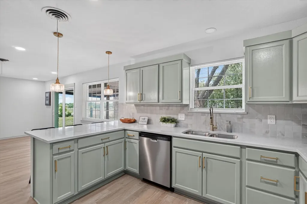 1301 Manor Drive Cleburne TX 76033