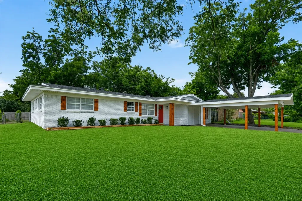 1301 Manor Drive Cleburne TX 76033
