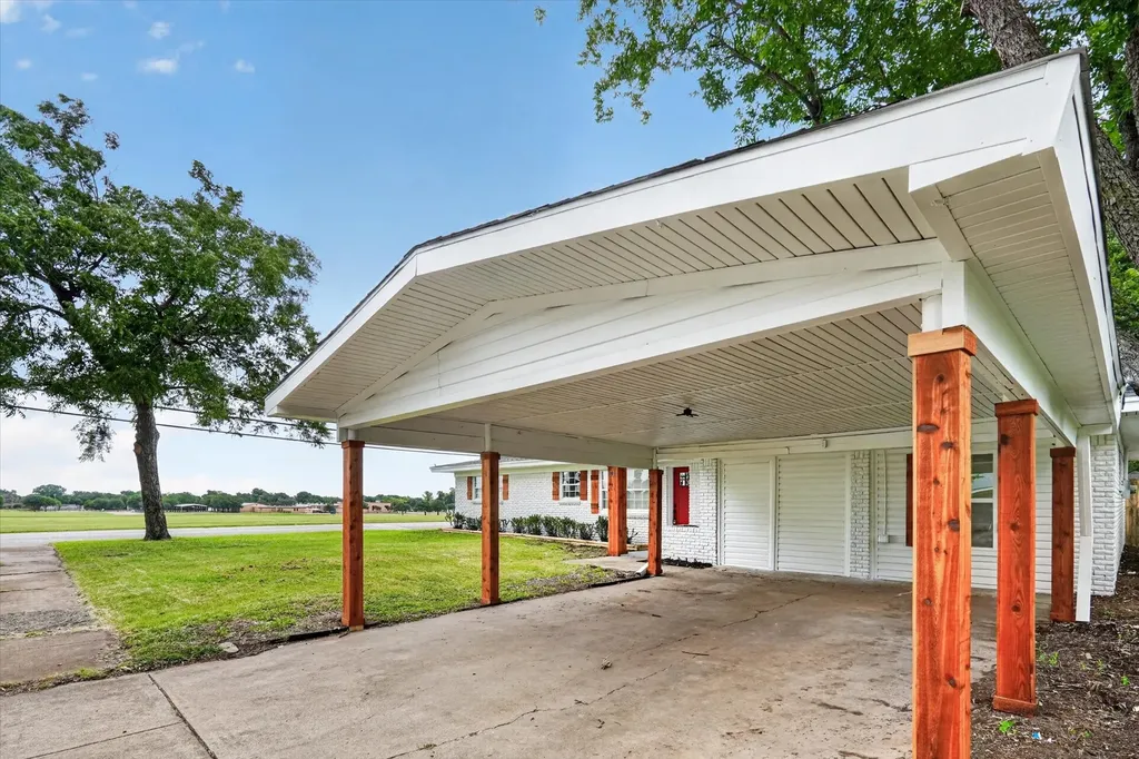 1301 Manor Drive Cleburne TX 76033