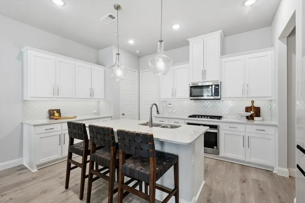 12952 Wymeth Drive Farmers Branch TX 75234