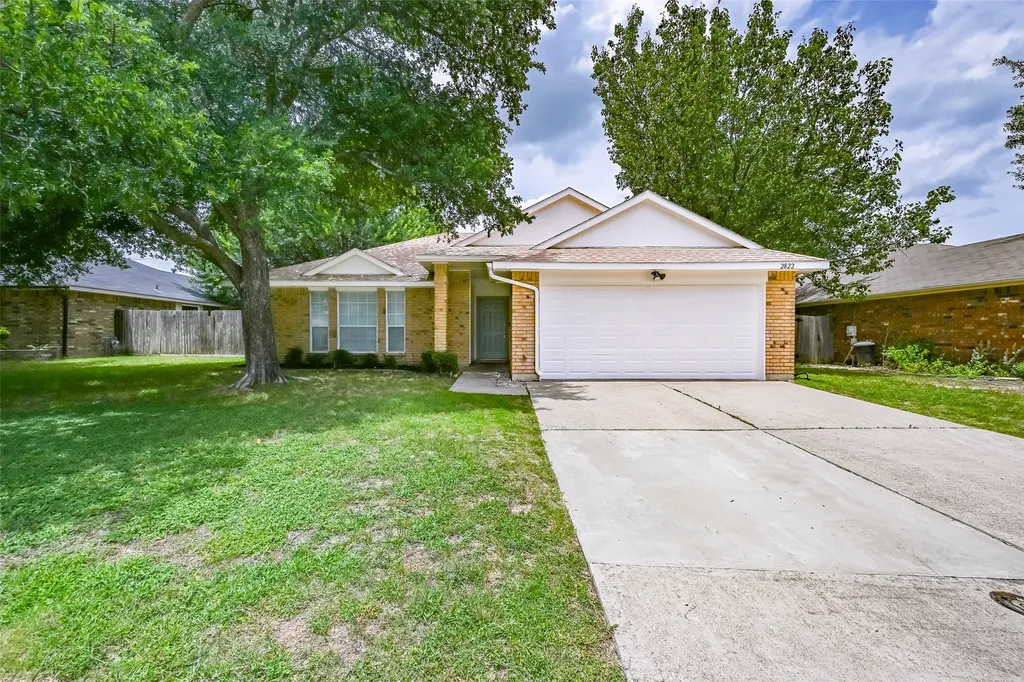 2822 White Oak Drive Grand Prairie TX 75052