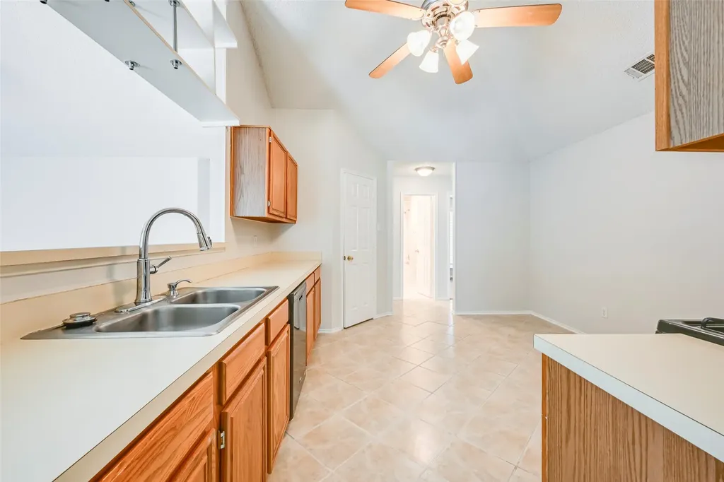 2822 White Oak Drive Grand Prairie TX 75052