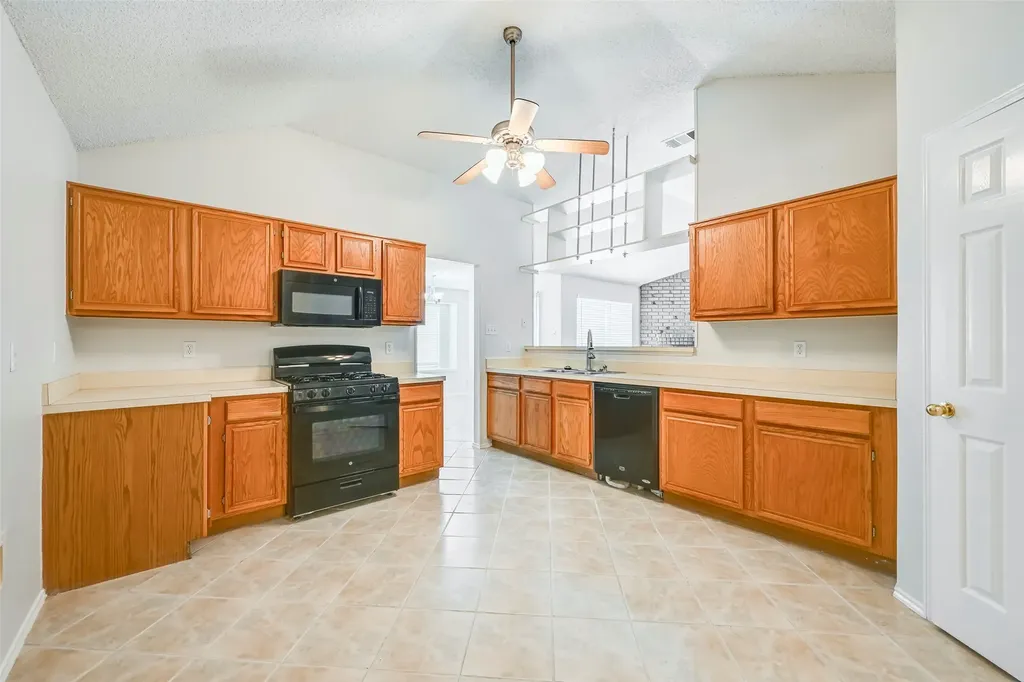 2822 White Oak Drive Grand Prairie TX 75052