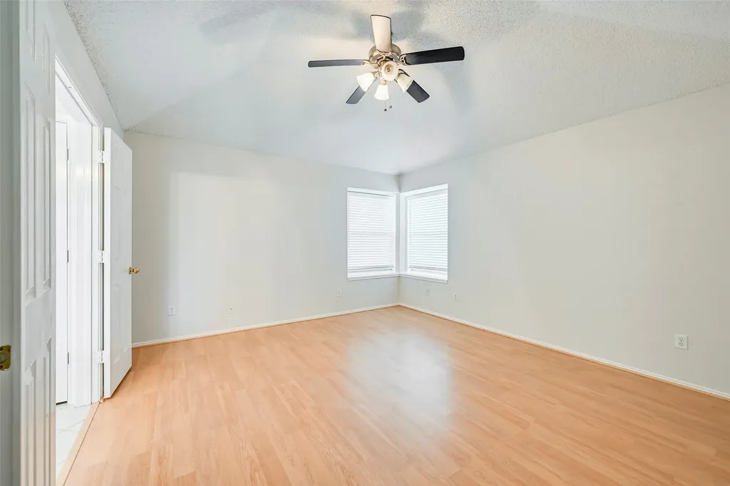 2822 White Oak Drive Grand Prairie TX 75052