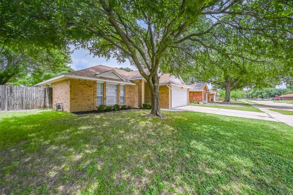 2822 White Oak Drive Grand Prairie TX 75052