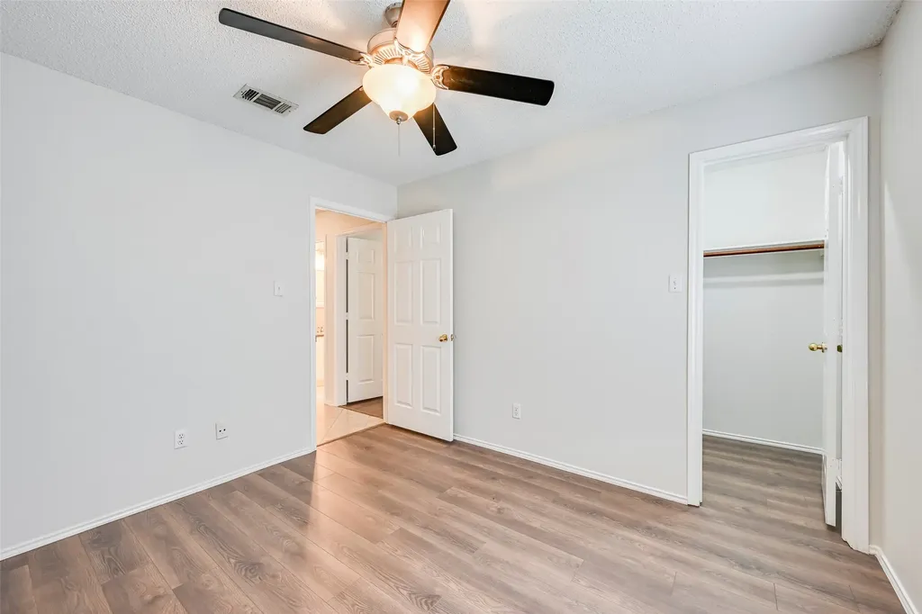 2822 White Oak Drive Grand Prairie TX 75052