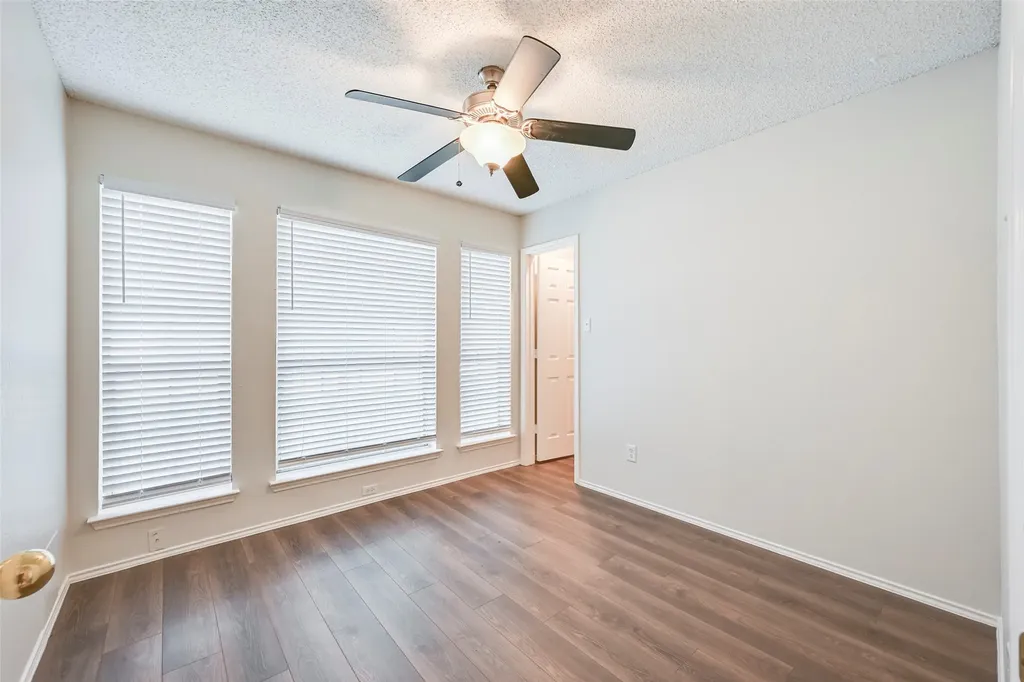 2822 White Oak Drive Grand Prairie TX 75052